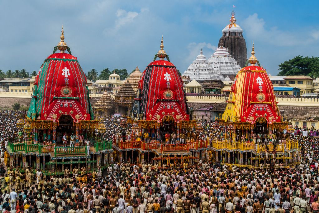 पुरी में लाखों श्रद्धालुओं ने खींचा भगवान जगन्नाथ का पवित्र रथ 